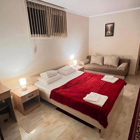 Гостевой Дом Летний Сад Sukhumi Ngoại thất bức ảnh