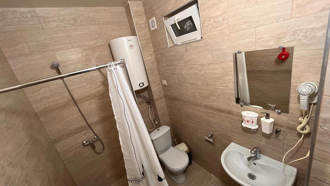 Гостевой Дом Летний Сад Sukhumi Ngoại thất bức ảnh